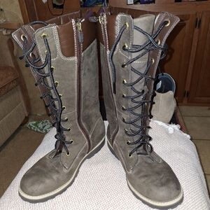 Girls Timberland 14" grey boots in a size 5.5. Pre-loved with a couple of flaws